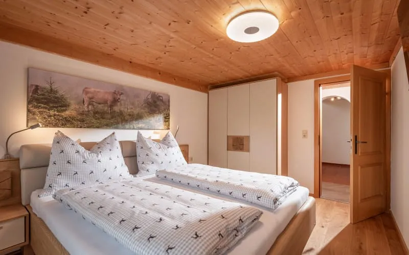 chalet_der_erzstadl_krinbergweg_2_kirchberg_schlafzimmer_1.jpg